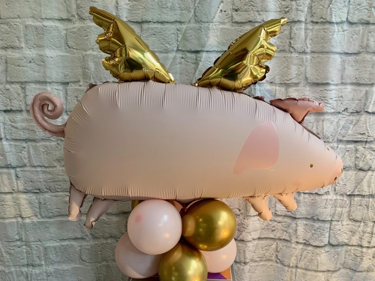 Pig with wings balloon